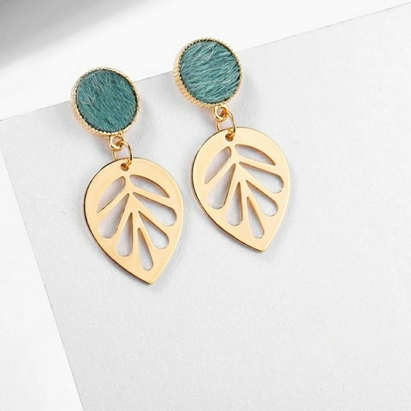Jewelry - Green Leaf Drop Earrings